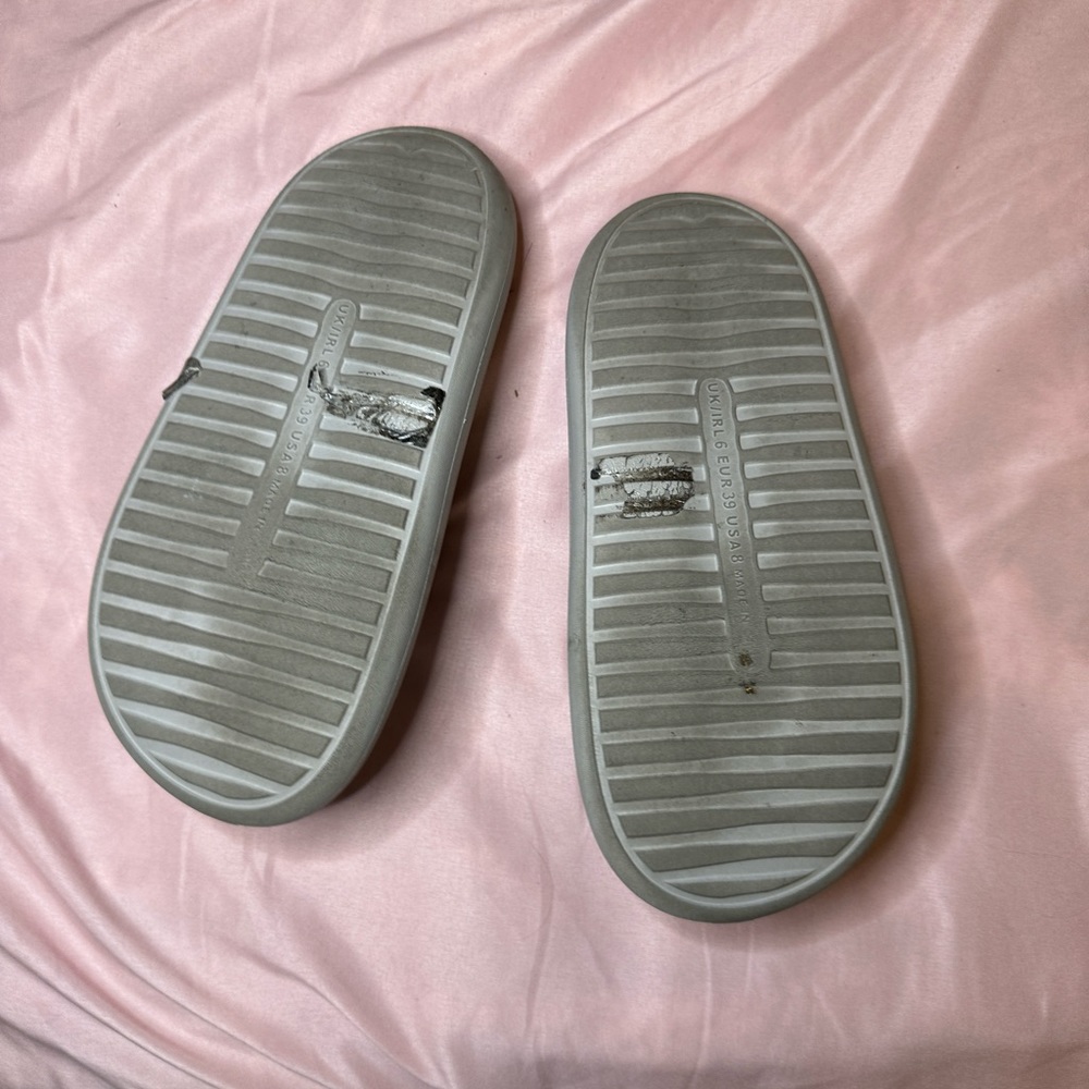 Slippers - Picture 3 of 3